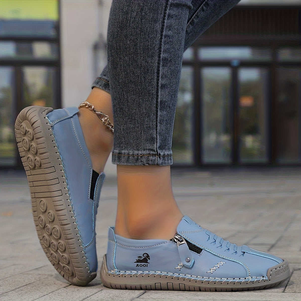 Katherine – Elegant Comfort with a Practical Zipper