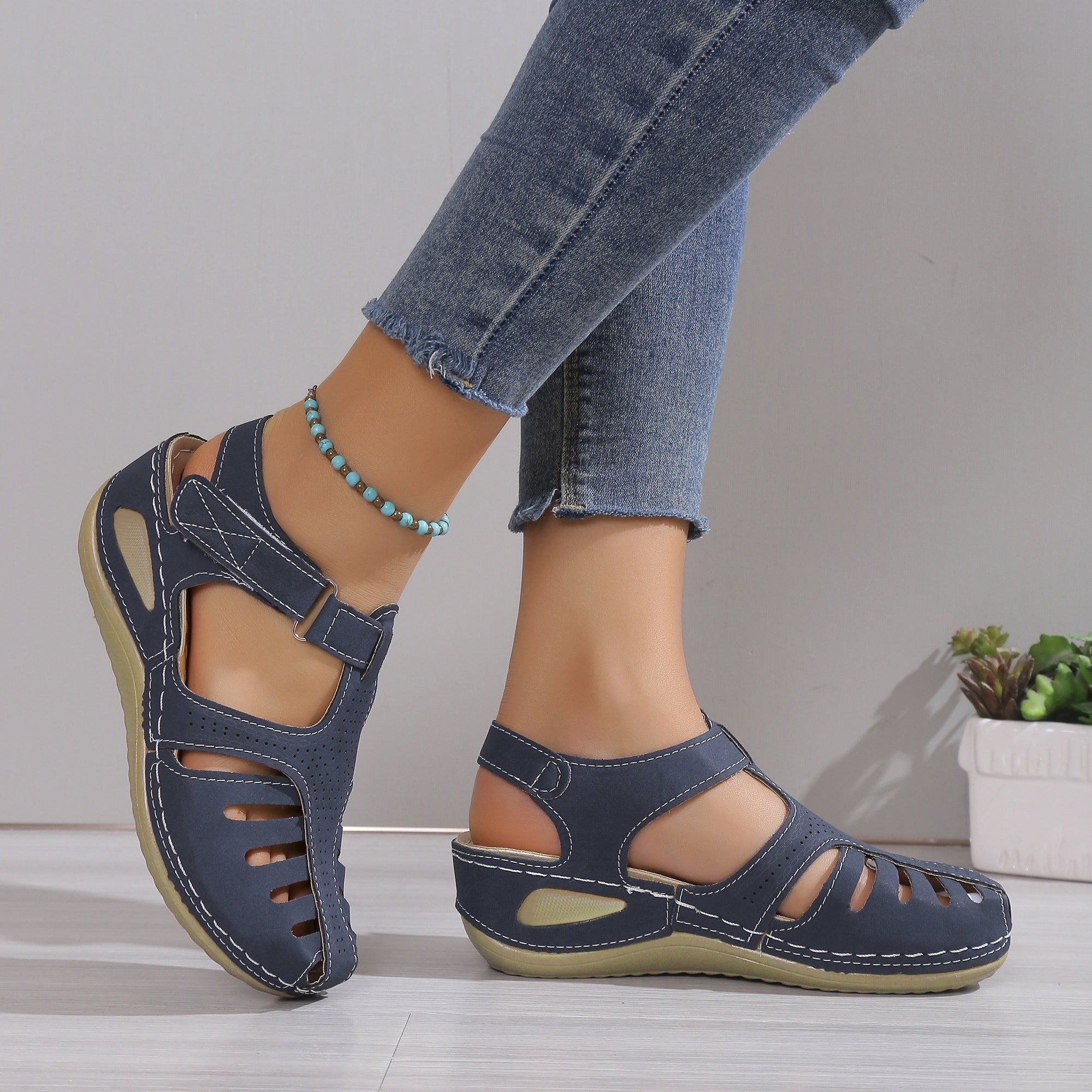 Amelia – Comfort Sandals with a Gentle Lift